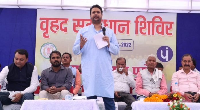 सरकार तुहर द्वार कार्यक्रम सराहनीय: उच्च शिक्षा मंत्री उमेश पटेल