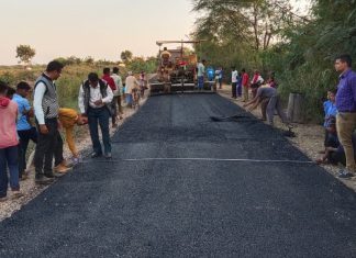 मुख्यमंत्री के निर्देश पर आवागमन साधनों को मजबूत करने के लिए हो रहा है सड़कों एवं पुलों का निर्माण