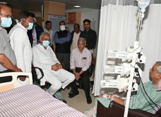 मुख्यमंत्री भूपेश बघेल राजधानी रायपुर के रामकृष्ण केयर अस्पताल पहुंचे