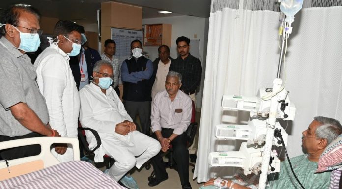 मुख्यमंत्री भूपेश बघेल राजधानी रायपुर के रामकृष्ण केयर अस्पताल पहुंचे