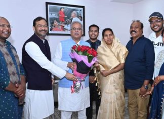 मुख्यमंत्री श्री बघेल से भानुप्रतापपुर के नवनिर्वाचित विधायक श्रीमती मंडावी ने की सौजन्य मुलाकात
