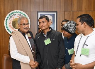 अच्छी पढ़ाई करो और डॉक्टर बनकर समाज की सेवा करो – भूपेश बघेल
