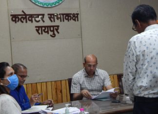कलेक्टर ने जन चौपाल में सुनी आम नागरिकों की समस्याएं