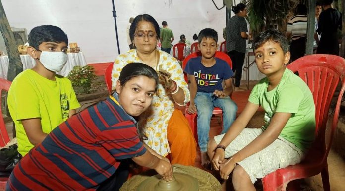 ‘आकार-2023’: उत्साह के साथ युवा, बच्चे और बुजुर्ग ले रहे हैं पारंपरिक शिल्प कलाओं का प्रशिक्षण