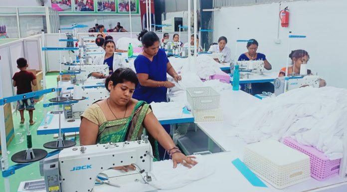 रेडीमेड कपड़ों के निर्माण से खुला रोजगार का सुगम द्वार
