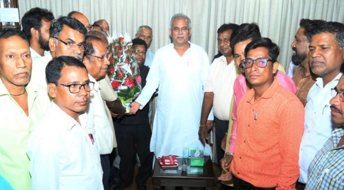मुख्यमंत्री बघेल से छत्तीसगढ़ झेरिया यादव समाज के प्रतिनिधिमंडल ने की सौजन्य मुलाकात