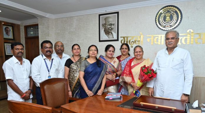 मुख्यमंत्री से राज्य महिला आयोग की अध्यक्ष ने की सौजन्य मुलाकात