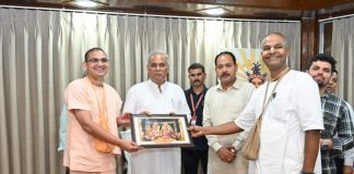 मुख्यमंत्री श्री बघेल को श्रीकृष्ण जन्माष्टमी समारोह में शामिल होने का आमंत्रण