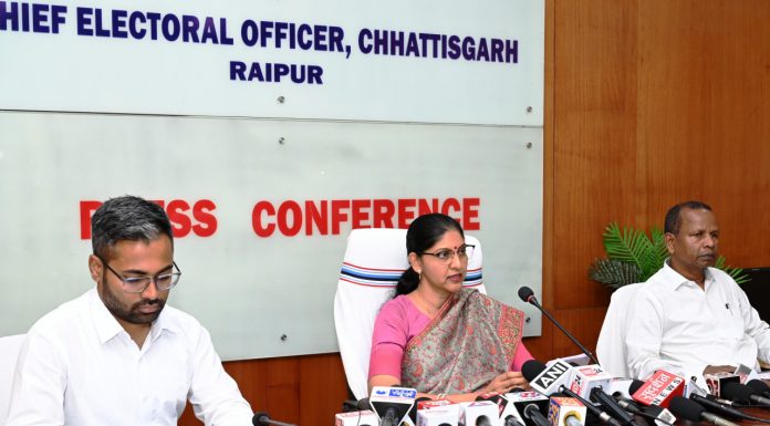 रायपुर : मुख्य निर्वाचन पदाधिकारी श्रीमती रीना बाबासाहेब कंगाले ने मतदाता सूची के विशेष संक्षिप्त पुनरीक्षण कार्यक्रम की दी जानकारी
