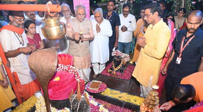 मुख्यमंत्री श्री बघेल सावन सोमवार पर महारुद्राभिषेक में हुए शामिल