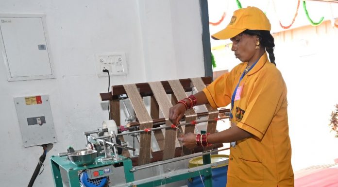 रायपुर : रेशम की डोर से महिलाएं समृद्धि की ओर