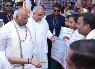 एक लाख रुपए की सहायता दृष्टिबाधित दम्पति के जीवन से दूर करेगा गरीबी का अंधियारा