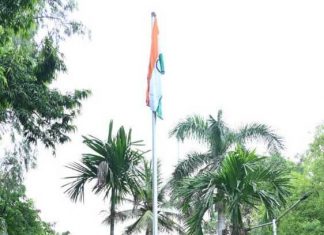 रायपुर : मुख्यमंत्री ने स्वतंत्रता दिवस के अवसर पर अपने निवास परिसर में किया ध्वजारोहण