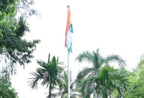 रायपुर : मुख्यमंत्री ने स्वतंत्रता दिवस के अवसर पर अपने निवास परिसर में किया ध्वजारोहण