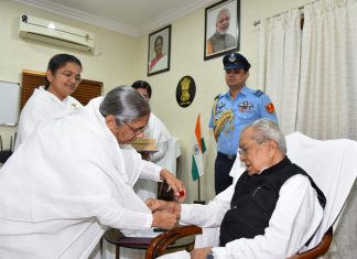 रायपुर : राज्यपाल श्री हरिचंदन को ब्रम्हाकुमारी बहनों ने बांधी राखी