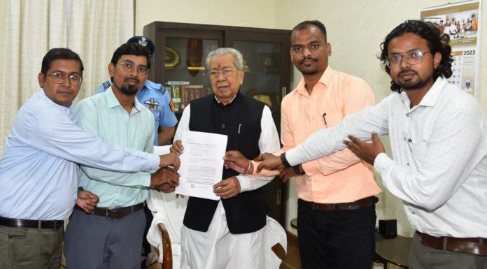 रायपुर : बी. एड. धारक अभ्यर्थियों के प्रतिनिधिमंडल ने राज्यपाल श्री हरिचंदन से की मुलाकात