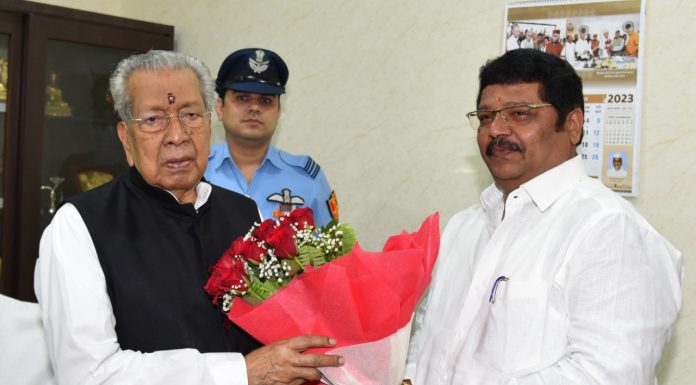 रायपुर : राज्यपाल श्री हरिचंदन से केरला समाज के अध्यक्ष ने की सौजन्य भेंट