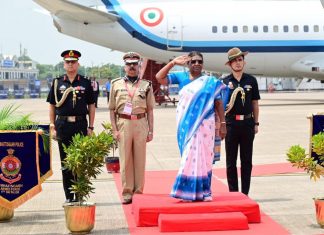 स्वामी विवेकानंद विमानतल पर राष्ट्रपति श्रीमती द्रौपदी मुर्मु को दिया गया गार्ड ऑफ ऑनर