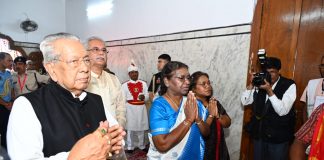 रायपुर : राष्ट्रपति श्रीमती द्रौपदी मुर्मु राजधानी के गायत्री नगर स्थित भगवान जगन्नाथ मंदिर पहुँची