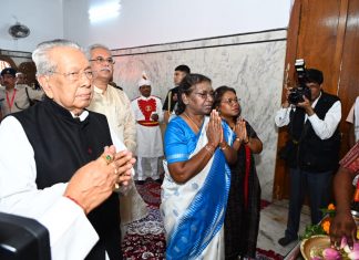 रायपुर : राष्ट्रपति श्रीमती द्रौपदी मुर्मु राजधानी के गायत्री नगर स्थित भगवान जगन्नाथ मंदिर पहुँची