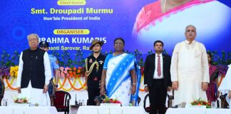 रायपुर : प्रजापिता ब्रह्मकुमारी ईश्वरीय विश्वविद्यालय के वार्षिक परियोजना सकारात्मक परिवर्तन वर्ष का शुभारंभ करने पहुँची राष्ट्रपति श्रीमती द्रौपदी मुर्मु