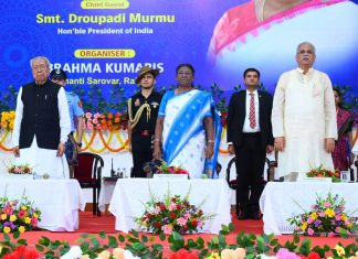 रायपुर : प्रजापिता ब्रह्मकुमारी ईश्वरीय विश्वविद्यालय के वार्षिक परियोजना सकारात्मक परिवर्तन वर्ष का शुभारंभ करने पहुँची राष्ट्रपति श्रीमती द्रौपदी मुर्मु