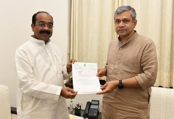 BJP State President and MP Arun Saw met Union Railway Minister Ashwini Vaishnav, discussed about railway facilities