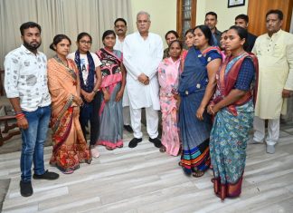 मुख्यमंत्री से अनुकम्पा नियुक्ति शिक्षाकर्मी कल्याण संघ के सदस्यों ने की सौजन्य मुलाकात