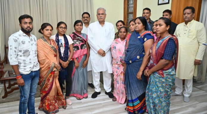 मुख्यमंत्री से अनुकम्पा नियुक्ति शिक्षाकर्मी कल्याण संघ के सदस्यों ने की सौजन्य मुलाकात