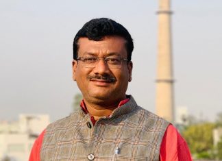 नेता प्रतिपक्ष नारायण चंदेल को कहीं इक्का-दुक्का गाय दिखती है तो उसको गौठान में ले जाकर गौ सेवा करें- धनंजय सिंह ठाकुर