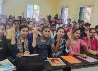 लोकतंत्र का सम्मान करें, शत प्रतिशत मतदान करें