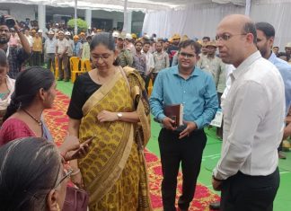 लोकतंत्र को सशक्त बनाने में श्रमिकों की भागीदारी भी जरूरी- मुख्य निर्वाचन पदाधिकारी