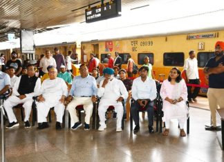 दक्षिण पूर्व मध्य रेलवे रायपुर मंडल में विभाजन विभीषिका दिवस रायपुर स्टेशन परिसर मे मनाया गया