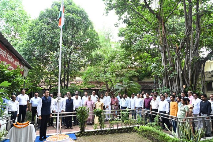Director Shri Choubey hoisted the flag in Directorate of Public Relations