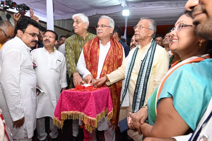 Chief Minister Bhupesh Baghel handed over 223 development works worth Rs 655 crore to Mahasamund district