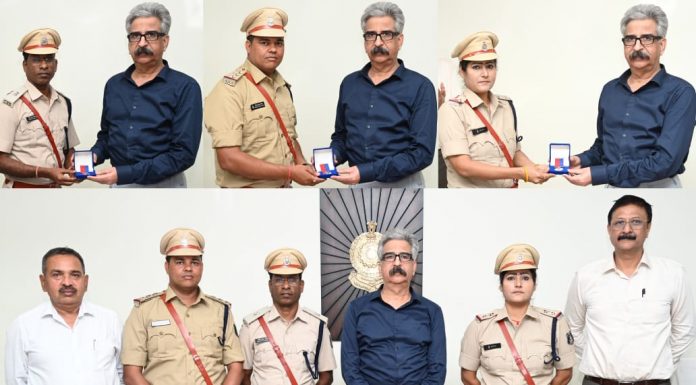 वर्ष 2022 के लिए ‘‘अन्वेषण में उत्कृष्टता हेतु केन्द्रीय गृहमंत्री पदक’’ से सम्मानित पुलिस अधिकारियों का पुलिस महानिदेशक द्वारा पदक एवं प्रमाण-पत्र देकर सम्मान