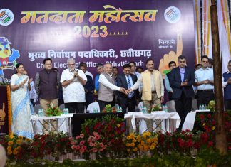 मुख्य निर्वाचन आयुक्त राजीव कुमार ने किया मतदाता महोत्सव प्रदर्शनी, चिन्हारी लोकतंत्र के, का शुभारंभ