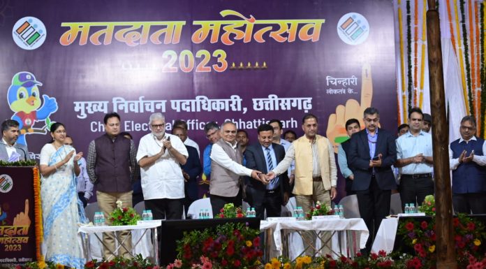 मुख्य निर्वाचन आयुक्त राजीव कुमार ने किया मतदाता महोत्सव प्रदर्शनी, चिन्हारी लोकतंत्र के, का शुभारंभ