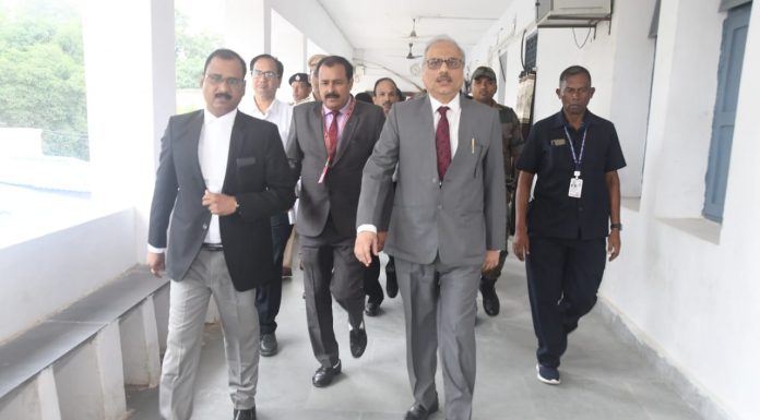 छत्तीसगढ़ उच्च न्यायालय के मुख्य न्यायाधीश ने सूरजपुर जिला एवं सत्र न्यायालय का किया निरीक्षण