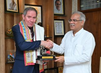 मुख्यमंत्री से ब्रिटिश डिप्टी हाई कमिश्नर निकोलस लो ने की सौजन्य मुलाकात