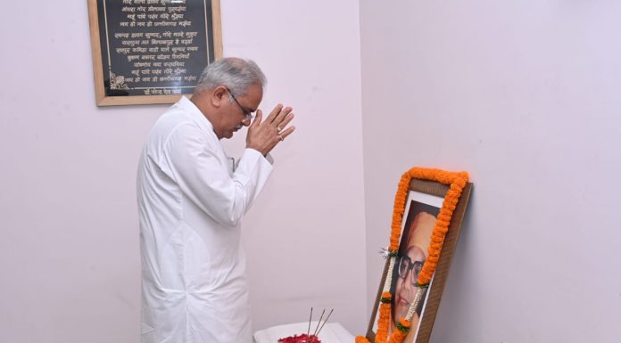 मुख्यमंत्री ने स्वामी आत्मानंद की पुण्यतिथि पर उन्हें किया नमन