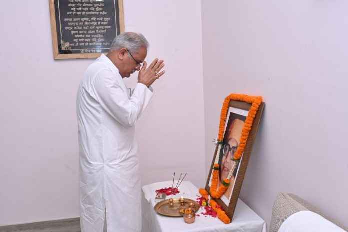 Chief Minister paid tribute to Swami Atmanand on his death anniversary