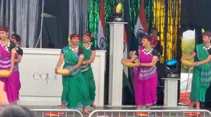 छत्तीसगढ़ियों ने लंदन में ‘हाय.. डारा लोर गेहे रे’ की धुन पर किया नृत्य