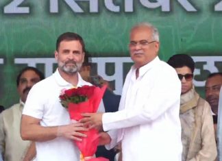 लोकसभा सांसद राहुल गांधी राजीव युवा मितान सम्मेलन में पहुंचे, मुख्यमंत्री भूपेश बघेल ने मंच पर उनका स्वागत किया