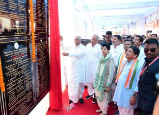 भरोसे का सम्मेलन का आयोजन : ग्राम ठेकवा में 355 करोड़ 23 लाख रूपए की लागत के कुल 1 हजार 867 विकास कार्यों का हुआ भूमिपूजन एवं लोकार्पण