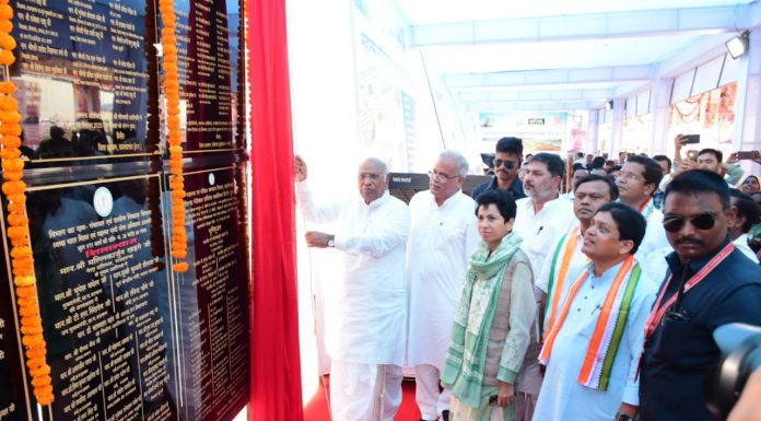 भरोसे का सम्मेलन का आयोजन : ग्राम ठेकवा में 355 करोड़ 23 लाख रूपए की लागत के कुल 1 हजार 867 विकास कार्यों का हुआ भूमिपूजन एवं लोकार्पण