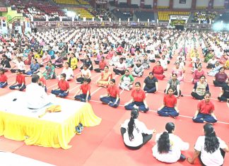 छत्तीसगढ़ में का बनेगा योगासन का वर्ल्ड रिकॉर्ड : दो हजार से अधिक योग साधकों ने सेतुबंध आसन का किया पूर्वाभ्यास