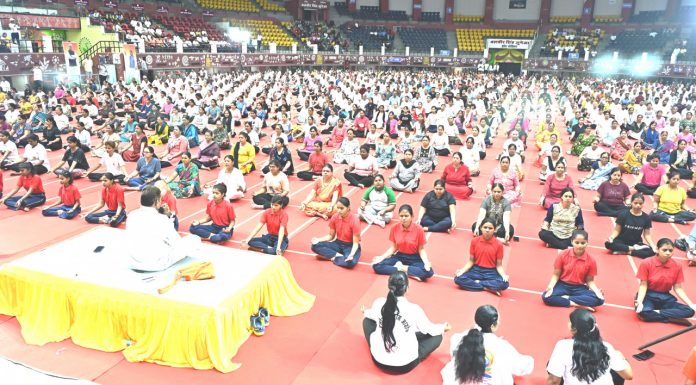 छत्तीसगढ़ में का बनेगा योगासन का वर्ल्ड रिकॉर्ड : दो हजार से अधिक योग साधकों ने सेतुबंध आसन का किया पूर्वाभ्यास