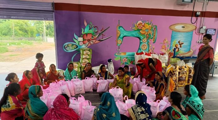 गरियाबंद : रीपा में महिलाएं टीबी मरीजों के लिए तैयार कर रही पोषण आहार किट