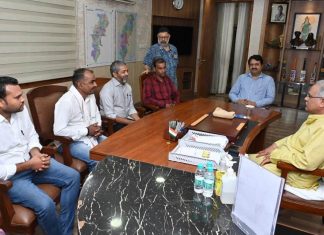 मुख्यमंत्री विशेष स्वास्थ्य सहायता योजना से लाभान्वित हितग्राहियों ने मुख्यमंत्री से की मुलाकात